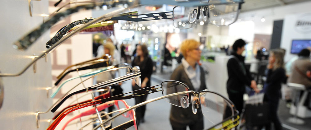 opti 2014, Brillen am Stand von Trends & more
